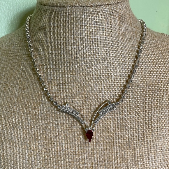 Jewelry - Elegant Silver Necklace with Red Gemstone